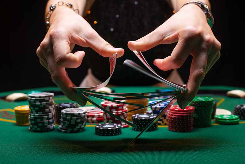 जानिए कैसे खेलें पोकर - ट्रिक्स और टिप्स